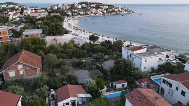 בית נופש Deni *