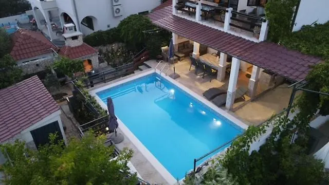 Deni בית נופש *