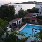 Deni *